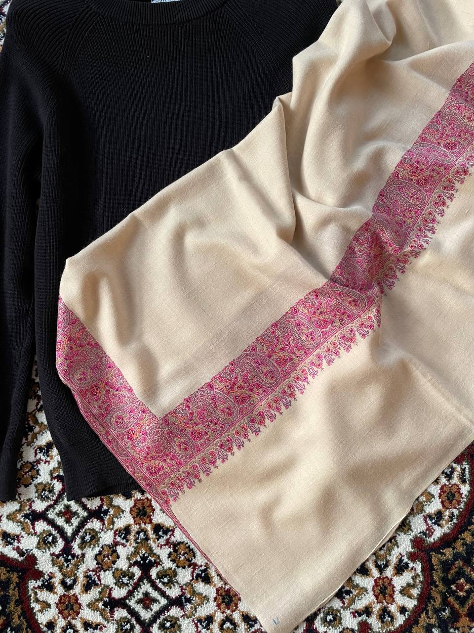 GI Off-White Handmade Kashmir Sozni Embroidered Luxury Wrap, Pure Pashmina Shawl.