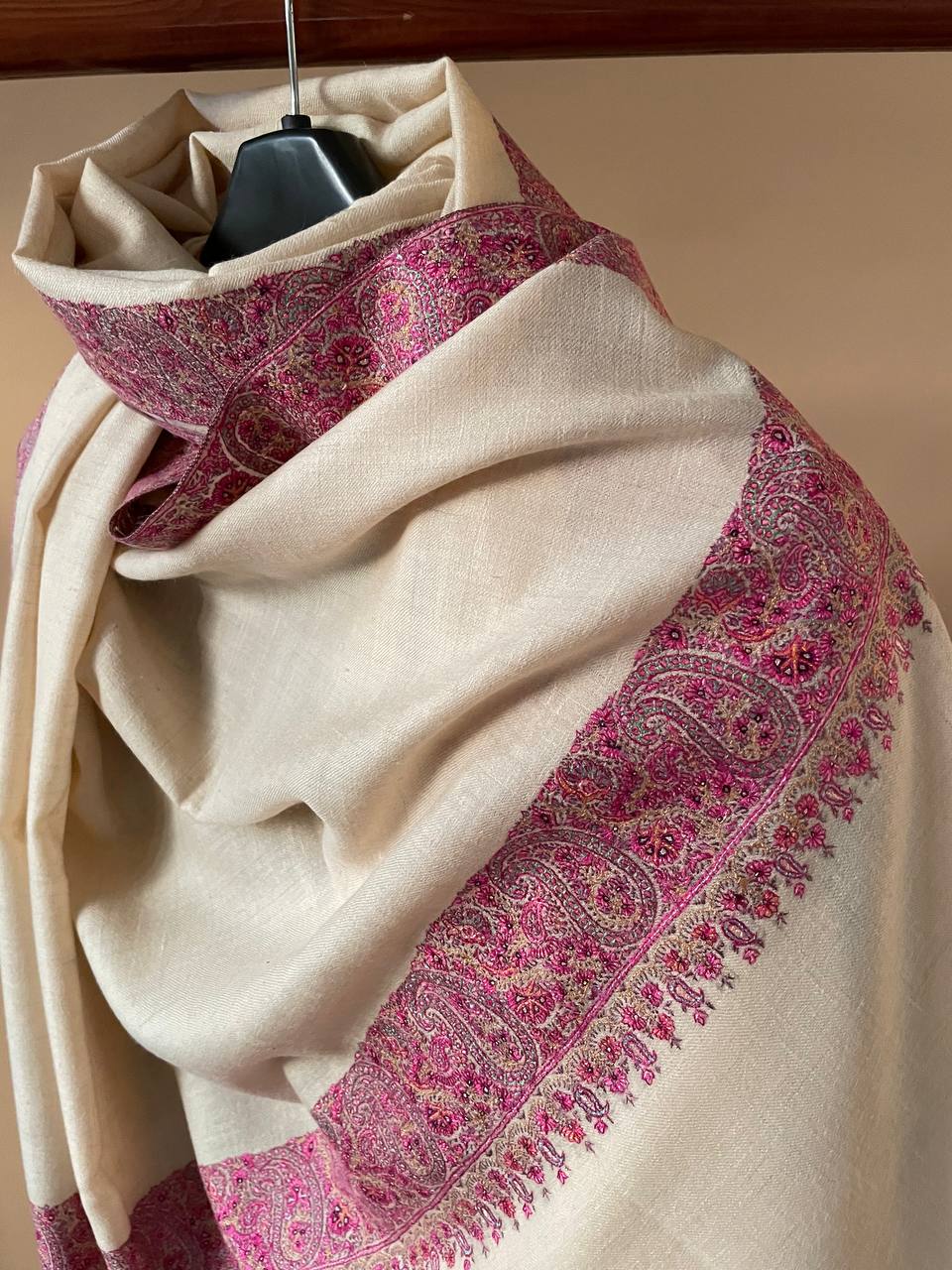 GI Off-White Handmade Kashmir Sozni Embroidered Luxury Wrap, Pure Pashmina Shawl.