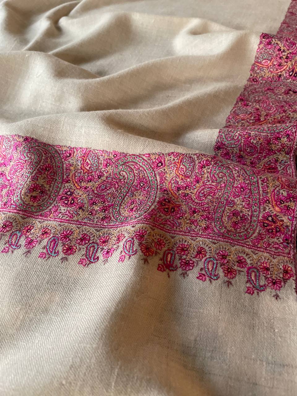 GI Off-White Handmade Kashmir Sozni Embroidered Luxury Wrap, Pure Pashmina Shawl.