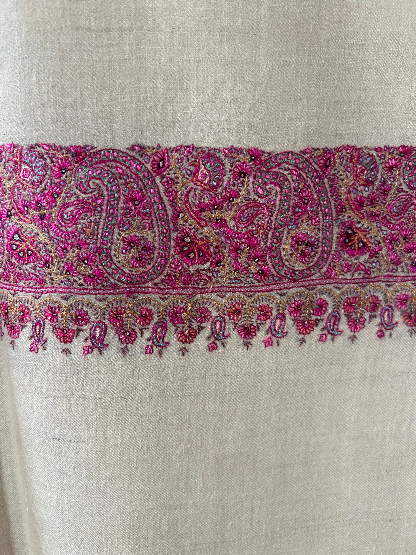 GI Off-White Handmade Kashmir Sozni Embroidered Luxury Wrap, Pure Pashmina Shawl.